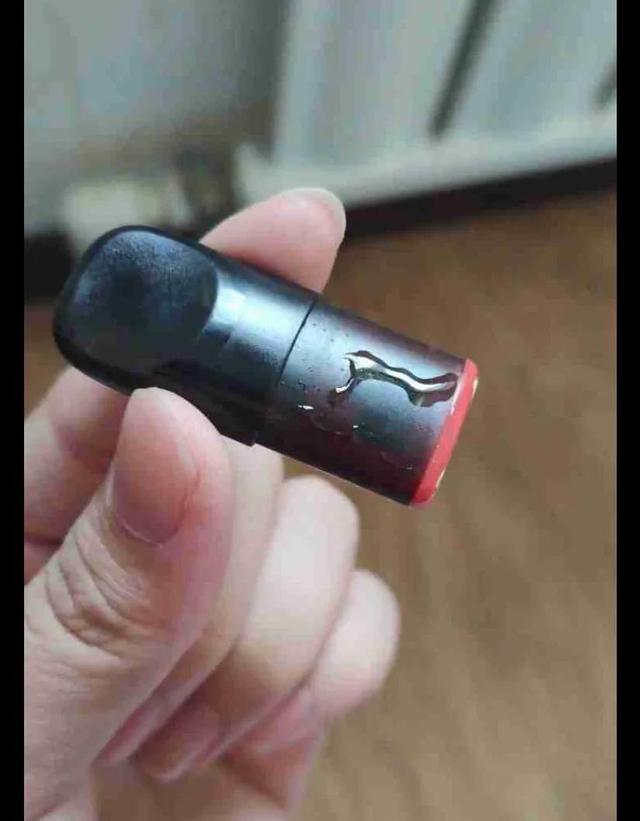 电子菸漏油实拍图